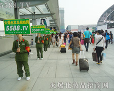 ���R��������y(t��ng)һ�ķ��b���𱬵���ɫ