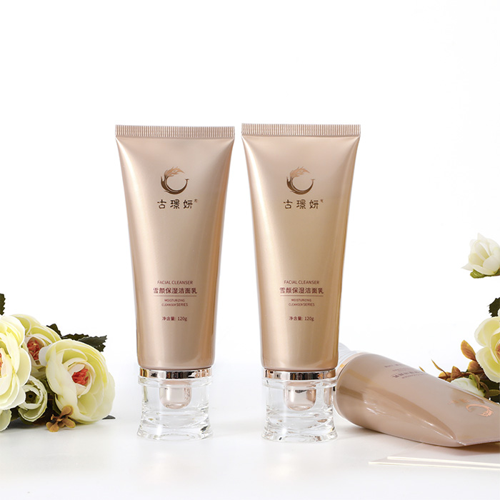 雪顏保濕潔面乳 雪顏保濕潔面乳