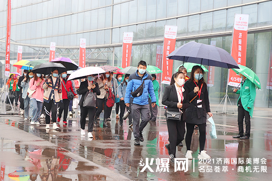 火爆化妝品招商網(wǎng)亮相濟(jì)南美業(yè)博覽會 火爆化妝品招商網(wǎng)亮相濟(jì)南美業(yè)博覽會