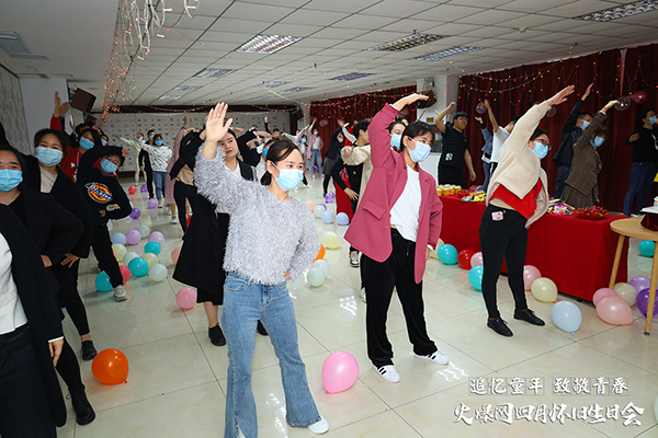 “追憶童年·致敬青春”火爆網(wǎng)4月懷舊生日會(huì)圓滿(mǎn)舉辦 “追憶童年·致敬青春”火爆網(wǎng)4月懷舊生日會(huì)圓滿(mǎn)舉辦