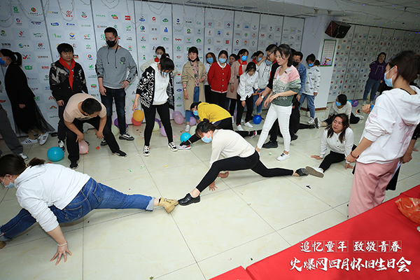 “追憶童年·致敬青春”火爆網(wǎng)4月懷舊生日會(huì)圓滿(mǎn)舉辦 “追憶童年·致敬青春”火爆網(wǎng)4月懷舊生日會(huì)圓滿(mǎn)舉辦