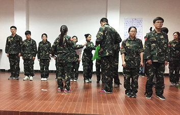 ���س��Z����Ը�����Լ��S�µđ��P�Z�ԣ�