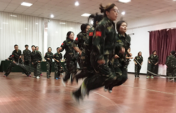 �����X�����Ʊ��O�ޣ��@һ·�҂��A��Ư����