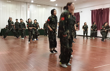 �����X�����Ʊ��O�ޣ��@һ·�҂��A��Ư����